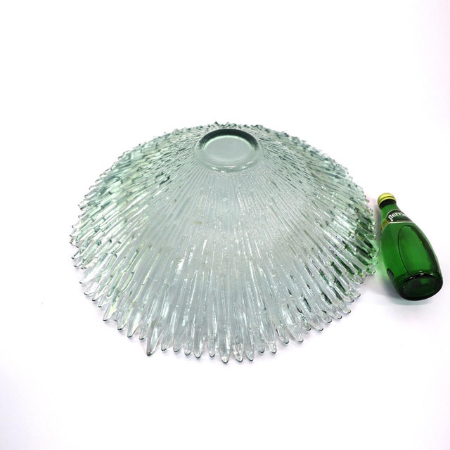 19.3ʺW × 19.3ʺD × 5.52ʺH Glass Fruit Platter/Bowl For Sale - Image 9 of 17