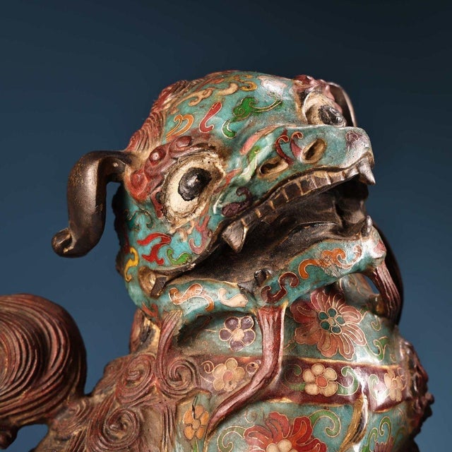 Turquoise Late 19th Century Pair of Cloisonné Enamel Guardian Lion Joss Stick Holders, 14000g Total For Sale - Image 8 of 9