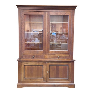 1990s Elegant French Walnut Display Hutch Cabinet For Sale