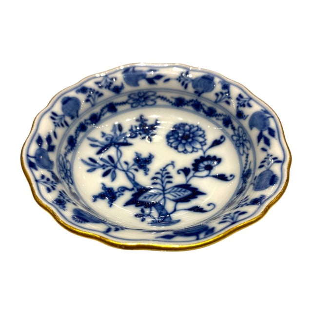 Early 20th Century Meissen "Blue Onion" With Gold Trim Small Bowls - Set of 4 For Sale - Image 10 of 11