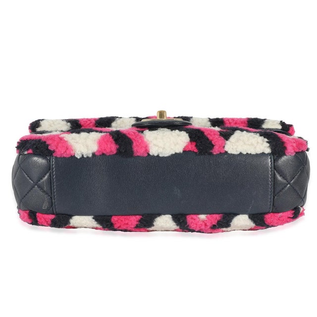 1950s Fuchsia Navy White Shearling Lambskin Emoticon Single Flap Bag For Sale - Image 5 of 8