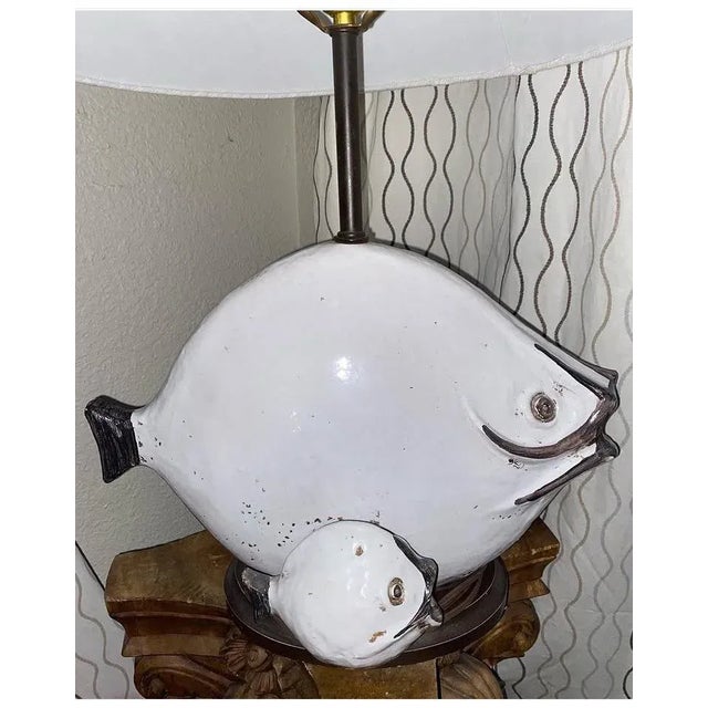 Ivo De Santis Gli Etruschi Table Lamp . Ivo De Santis Gli Etruschi Mid-Century Italian Ceramic Fish Group Table Lamp For Sale - Image 10 of 12