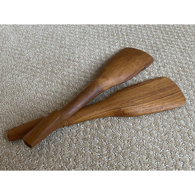 1960s Vintage Pair of Teak Wood Jhq Denmark Salad Servers With Smart Underledge Design For Sale In Baltimore - Image 6 of 12