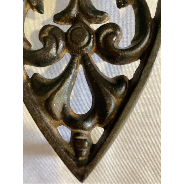 Early 20th Century Griswold Cast Iron Trivet With Ornate Scrollwork For Sale - Image 9 of 12