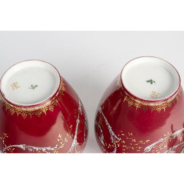 Brown Napoleon III Lidded Vases in Painted Porcelain, 19th Century, Set of 2 For Sale - Image 8 of 11