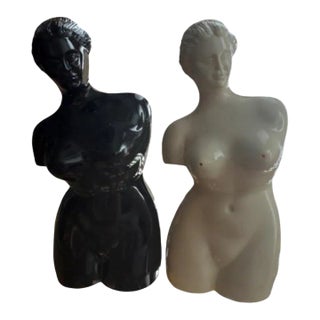Vintage Venus De Milo Black & White Salt & Pepper Shakers- a Pair For Sale