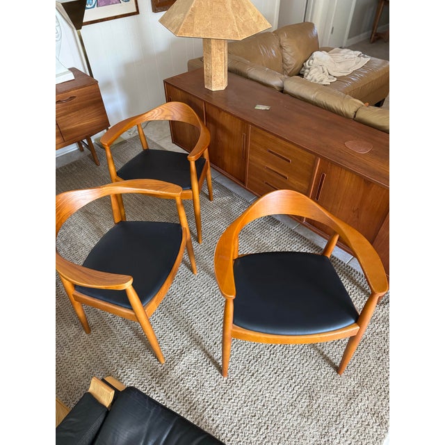 Iconic Solid Teak Chairs With Black Leather Seats in the Style of Hans Wegner, Circa 1960s For Sale - Image 4 of 12