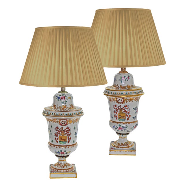 French Provincial Pair of Vintage French Armorial Samson Porcelain French Décor Chinese Export Style Table Lamps For Sale - Image 3 of 14