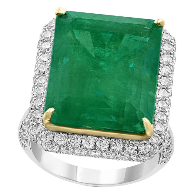 Green Agl Certified 13.10 Ct Emerald Cut Colombian Emerald Diamond 18k Gold Ring For Sale - Image 8 of 8