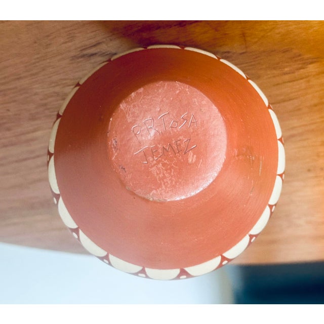 Burnt Orange P. R. Tosa Native American Pottery Vase Pueblo New Mexico 1960s Handmade Vintage For Sale - Image 8 of 8