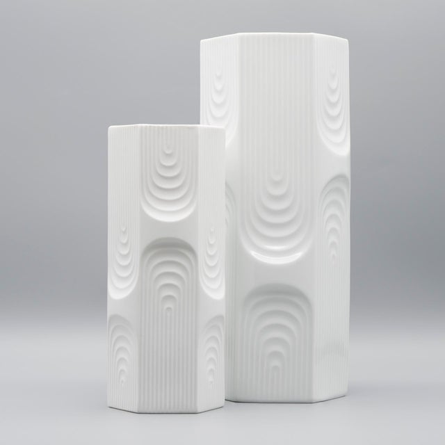 Sculptural Relief Porcelain Vases by Manfred Frey for AK Kaiser, Germany, 1970s, Set of 2 For Sale - Image 3 of 18