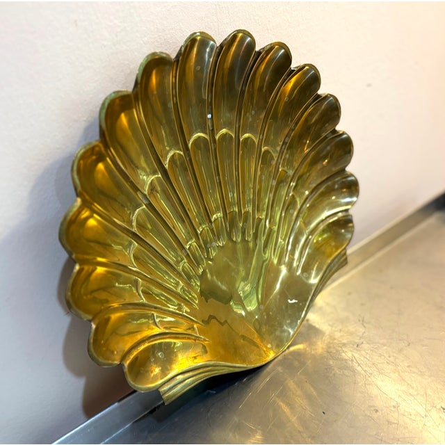 1960s-70s Decorative Crafts Inc. brass shell tray. Excellent condition.