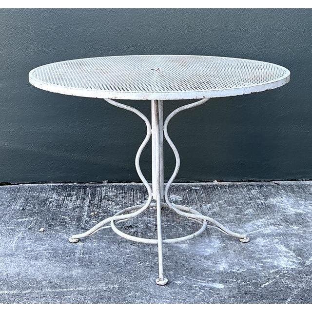 This iconic "Sculptura" dining set by Russell Woodard is a quintessential example of Mid-Century Modern outdoor design....