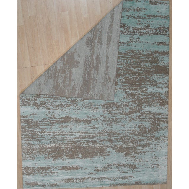 Amara Captivating Silver Hand-Knotted Wool Rug Carpet, Abstract Modern Design For Sale - Image 4 of 6