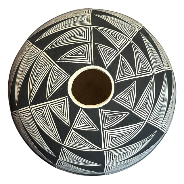 Set of Two Acoma Pueblo Seed Pots For Sale - Image 9 of 17