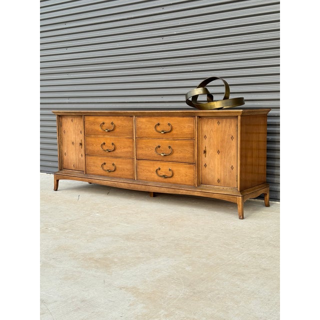 Mid-Century Modern 1960s Mid Century Modern Credenza / 12-Drawer Dresser W/ Mirror Attributed to Thomasville Horizon Series For Sale - Image 3 of 12