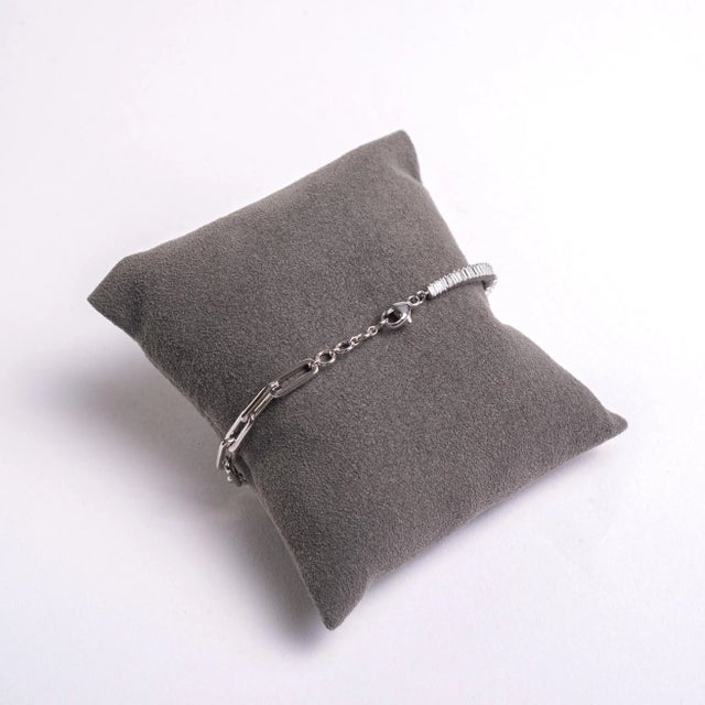 Modern Rocks With Soul White Gold Baguette Diamond and Paperclip Bracelet For Sale - Image 3 of 4