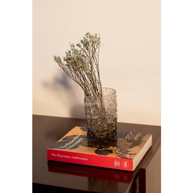 *All import duties and tariffs included in the shipping cost, so your item arrives hassle-free.* Add a touch of mid-...