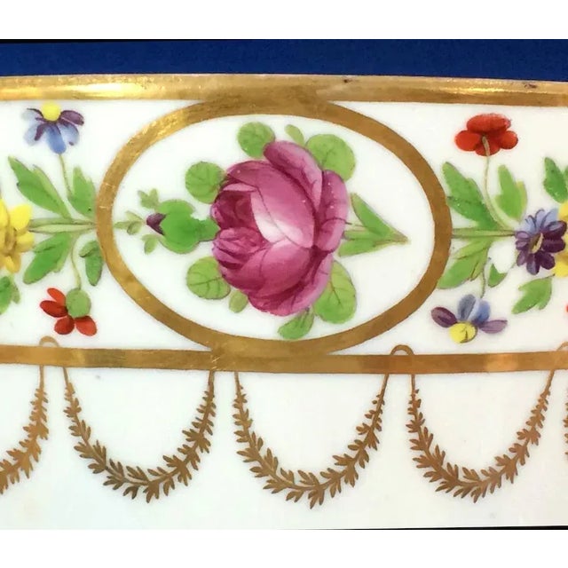 1780 French Faubourg St. Denis Porcelain Urn For Sale - Image 4 of 11