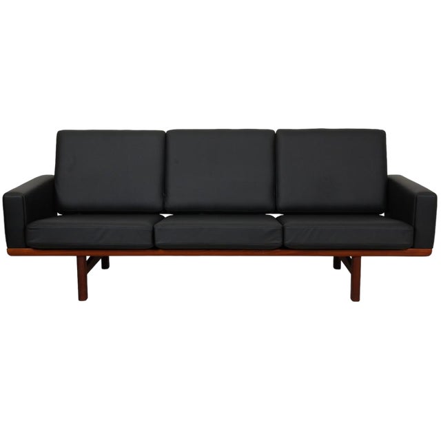 Three-Seater GE-236 Sofa in Walnut by Hans Wegner, 1970s For Sale