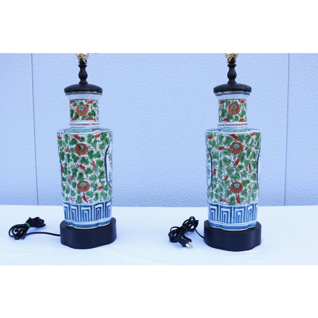 1950s Chinese Floral Porcelain Table Lamps 19th-Century Famille Verte Style, a Pair For Sale - Image 15 of 18