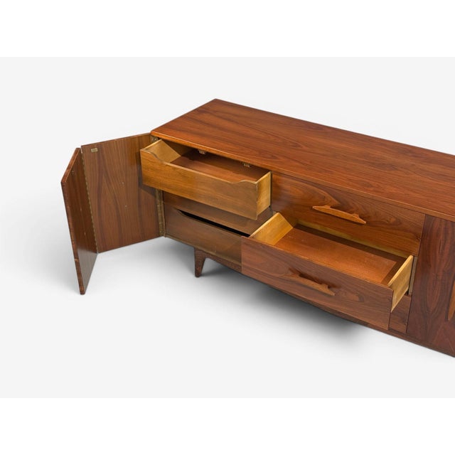 Young Manufacturing, Standard Dreser, Walnut, Usa, 1960s For Sale - Image 14 of 15