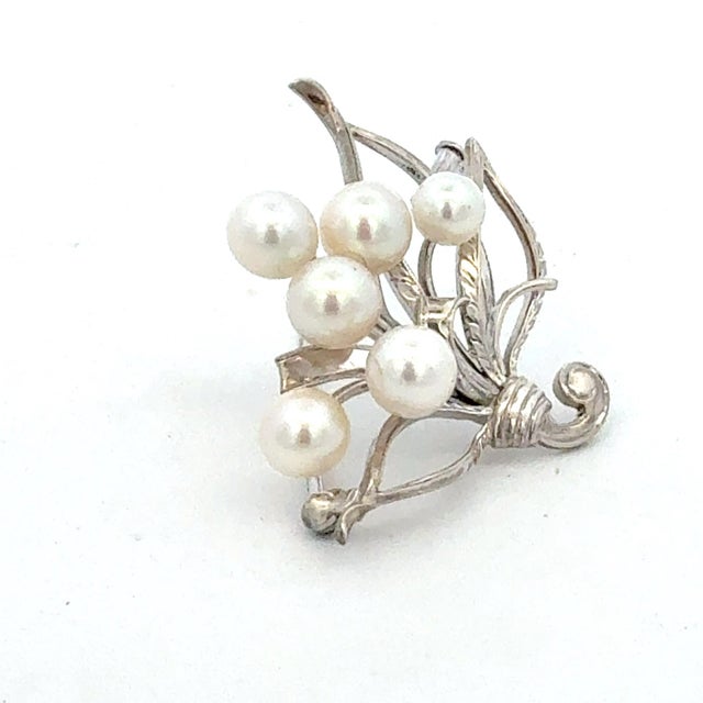 Contemporary 1990s Mikimoto Akoya Pearl Brooch 6.20 Mm Sterling Silver Estate For Sale - Image 3 of 5