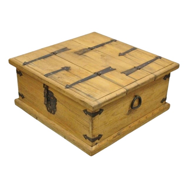 Late 20th Century Farmhouse Renaissance Style Mexican Double Lid Wooden Coffee Table Storage Trunk For Sale