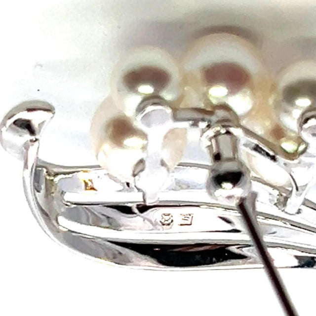 1990s Mikimoto Estate Akoya Pearl Brooch Silver For Sale In New York - Image 6 of 7