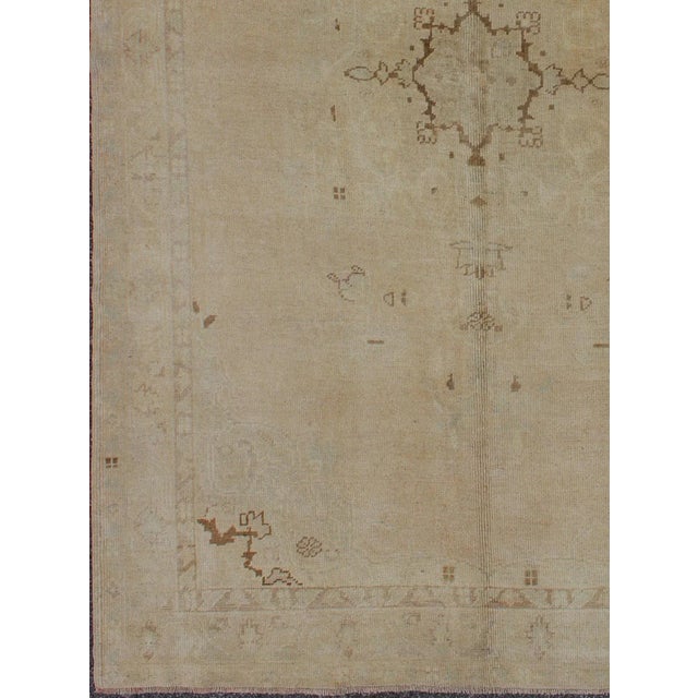 Tribal Vintage Turkish Oushak Rug in Faded Taupe and Ivory With Subtle Medallion 5'1 X 7'9 For Sale - Image 3 of 7