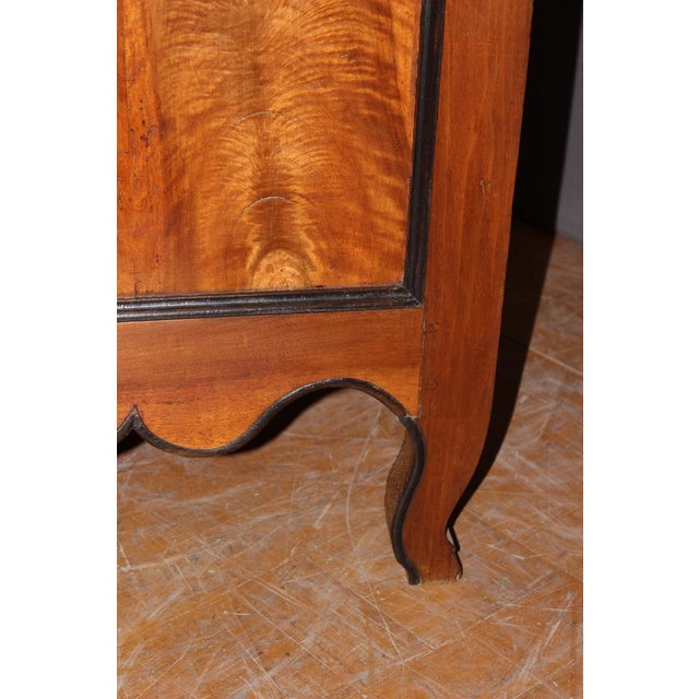 Galled convenient on Louis XV facade, it opens with three drawers, panel listed, original bronze, region region of...