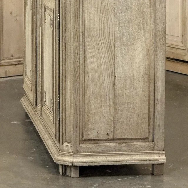 18th Century French Louis XVI Period Buffet in Stripped Oak For Sale - Image 11 of 18