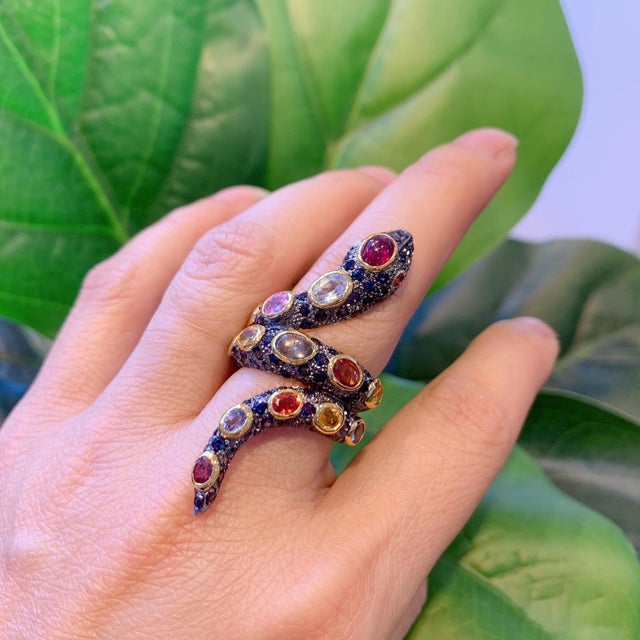 Bochic “Orient” Serpent Fancy Sapphire & Ruby Ring Set In 18K Gold & Silver, Size 9 For Sale - Image 4 of 12