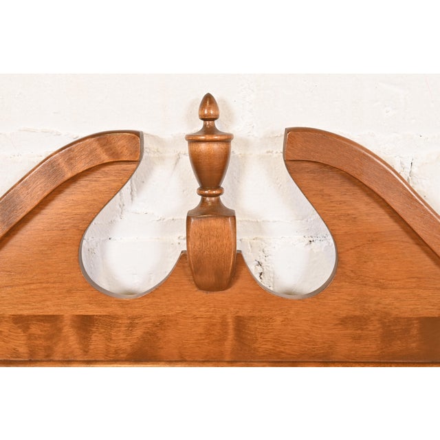 1970s Ethan Allen American Colonial Solid Maple Framed Wall Mirror For Sale - Image 5 of 8