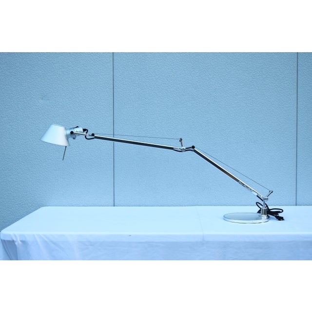 The Artemide Tolomeo classic table lamp is an iconic masterpiece of Italian industrial design. Celebrated for its seamless...