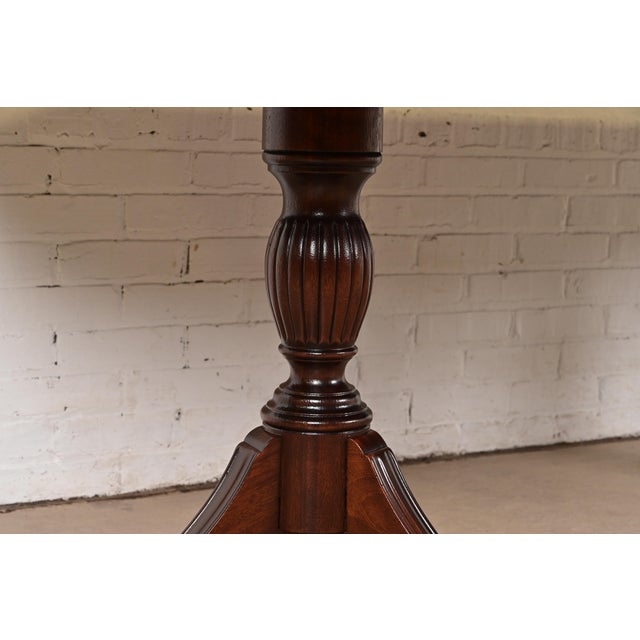 Henkel Harris Georgian Banded Mahogany Double Pedestal Extension Dining Table, Newly Refinished For Sale - Image 10 of 15