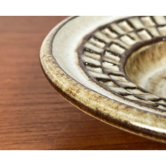 Beige Mid-Century Modern Danish Studio Pottery Bowl from Søholm, 1960s For Sale - Image 8 of 18