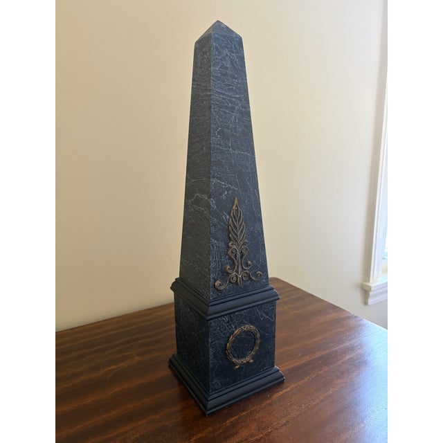 Grand Tour Neoclassical Faux Marble Obelisk With Brass Mounts For Sale - Image 3 of 11