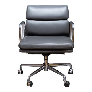 Eames Soft Pad Leather Office Management Chair by Herman Miller For Sale