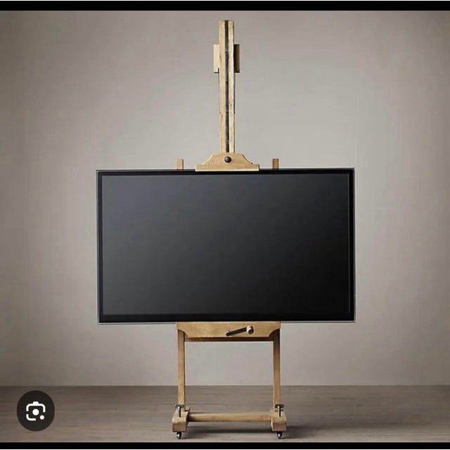 English 1990s Solid Oak English Easel Restoration Hardware for Television For Sale - Image 3 of 3
