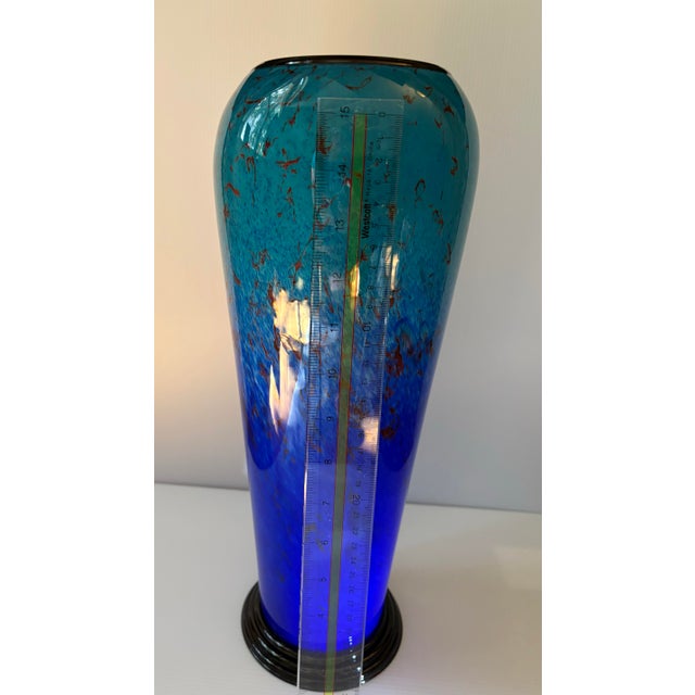 Mid-Century Modern 1980s Tall Curtiss Brock Hand Blown Art Glass Vase Featuring a Rich Gradient From Deep Cobalt Blue at the Base to Turquoise Near the Rim. For Sale - Image 3 of 7