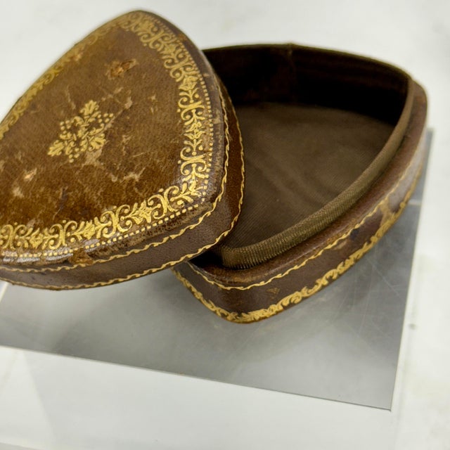 1920's Vintage Heart Shaped Italian Leather Box For Sale In Philadelphia - Image 6 of 10