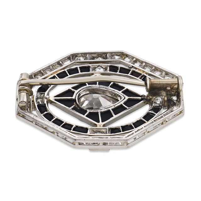 French Art Deco 2.00 Carat Old Pear Shape Diamond Onyx Platinum Brooch For Sale In Los Angeles - Image 6 of 6