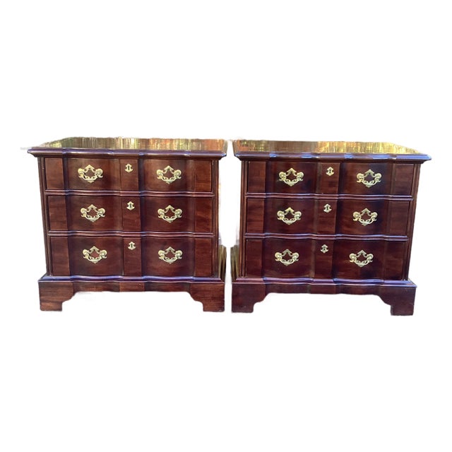 1980s Pair of Henredon Folio Fourteen Block Front Nightstands For Sale
