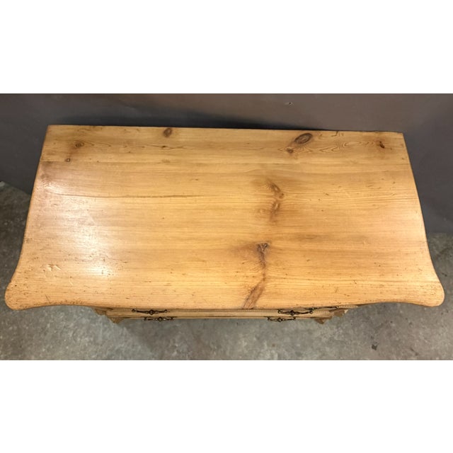 English Mid 19th Century Pine Serpentine Chest of Drawers With Hand Cut Dovetails, Circa 1860 For Sale - Image 11 of 14