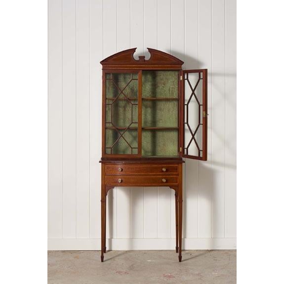 Traditional Edwardian Mahogany Inlaid Cabinet on Tapered Legs + Spade Feet (C. 1910) For Sale - Image 3 of 11