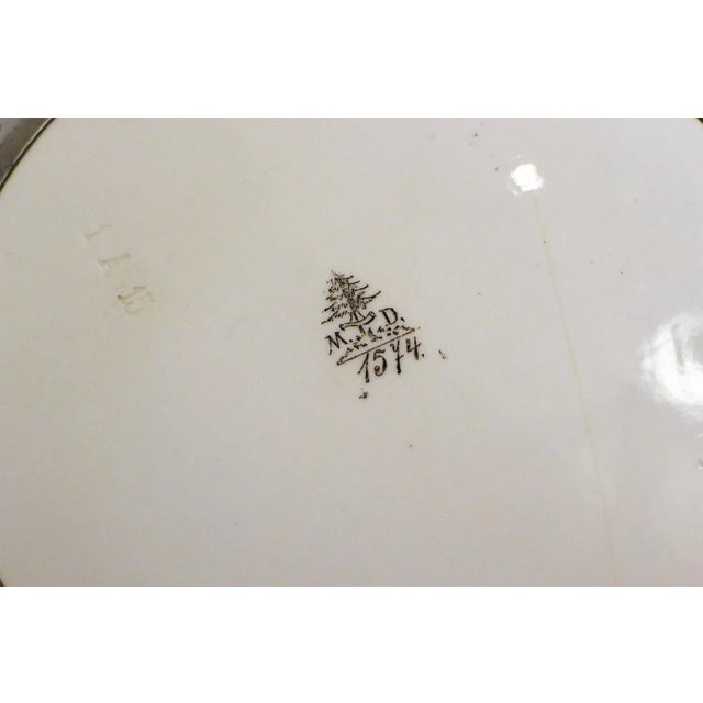 Small bread or fruit basket, round format; base in fine earthenware with white glaze, with naturalistic decoration of...