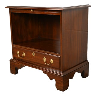 Harden Furniture Georgian Carved Cherry Wood Nightstand For Sale