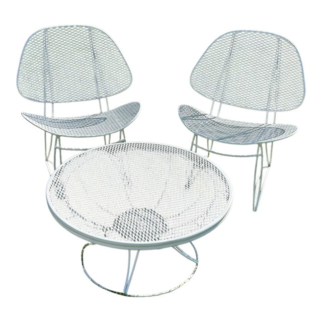 Pair Homecrest "Casino" Mesh Iron Clamshell Style Chairs With Coffee Table, Attributed, 3 Pieces For Sale