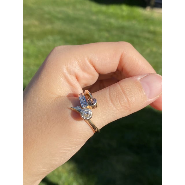 Contemporary The Cowan: Ladies 14K Toi et Moi Diamond Bypass Ring For Sale - Image 3 of 11